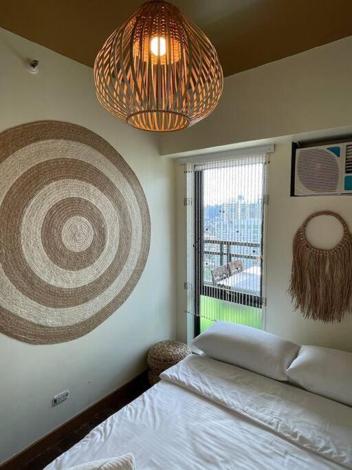 Apartment Near Bgc And Megamall With Free Parking And Videoke *