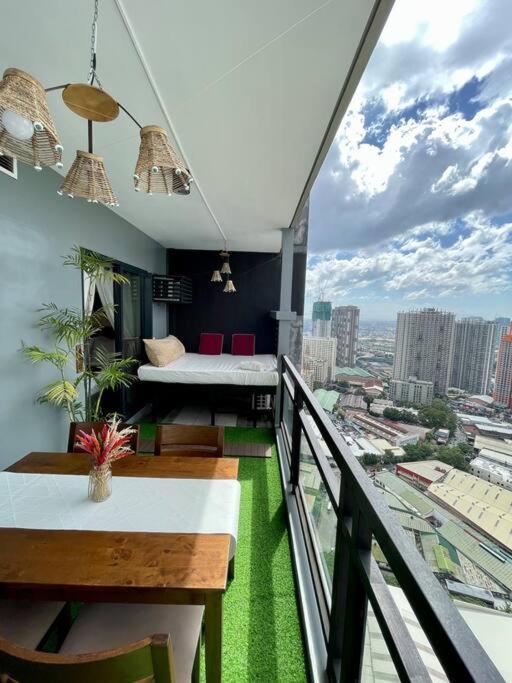 Near Bgc And Megamall With Free Parking And Videoke Apartment Manila