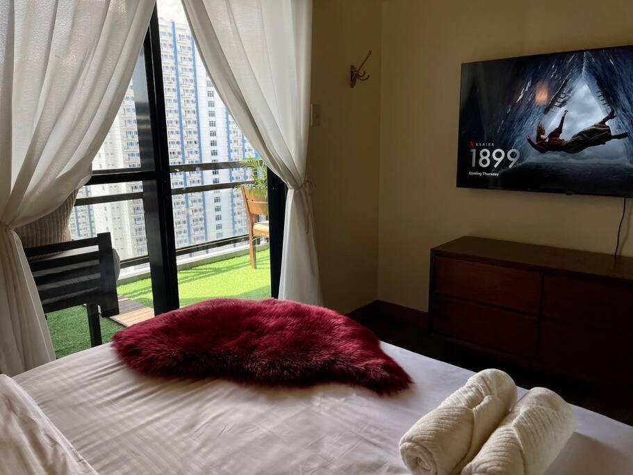 Near Bgc And Megamall With Free Parking And Videoke Manila