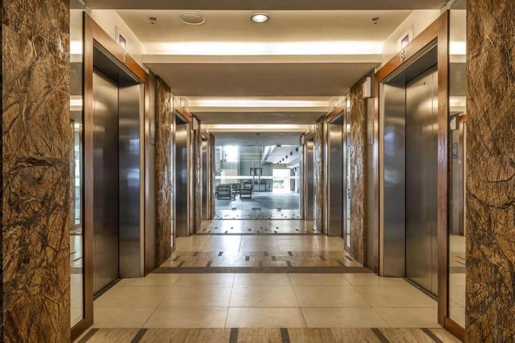 Apartment Near Bgc And Megamall With Free Parking And Videoke